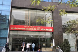 Tin tức trong ngày - Xác minh thông tin "cò dịch vụ cấp đổi giấy phép lái xe" tại trung tâm hành chính công