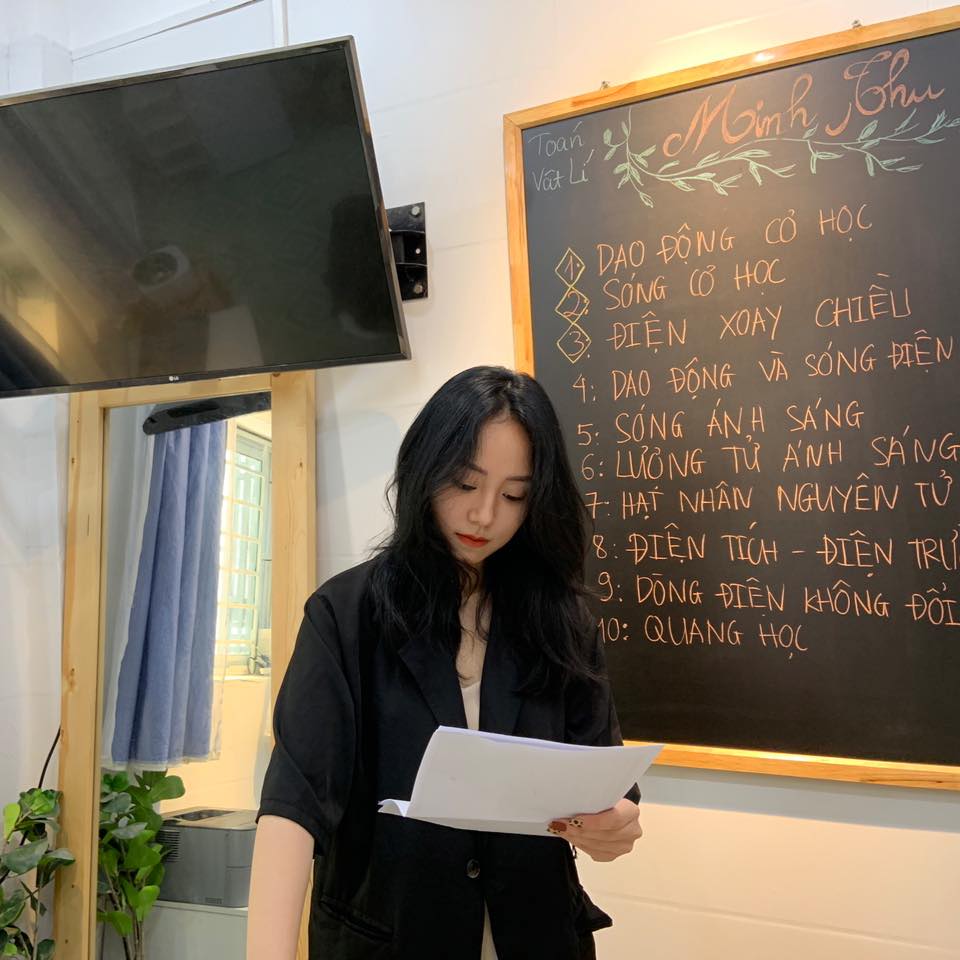 Minh Thu từng thu hút hàng triệu lượt xem khi&nbsp;livestream dạy vật lý