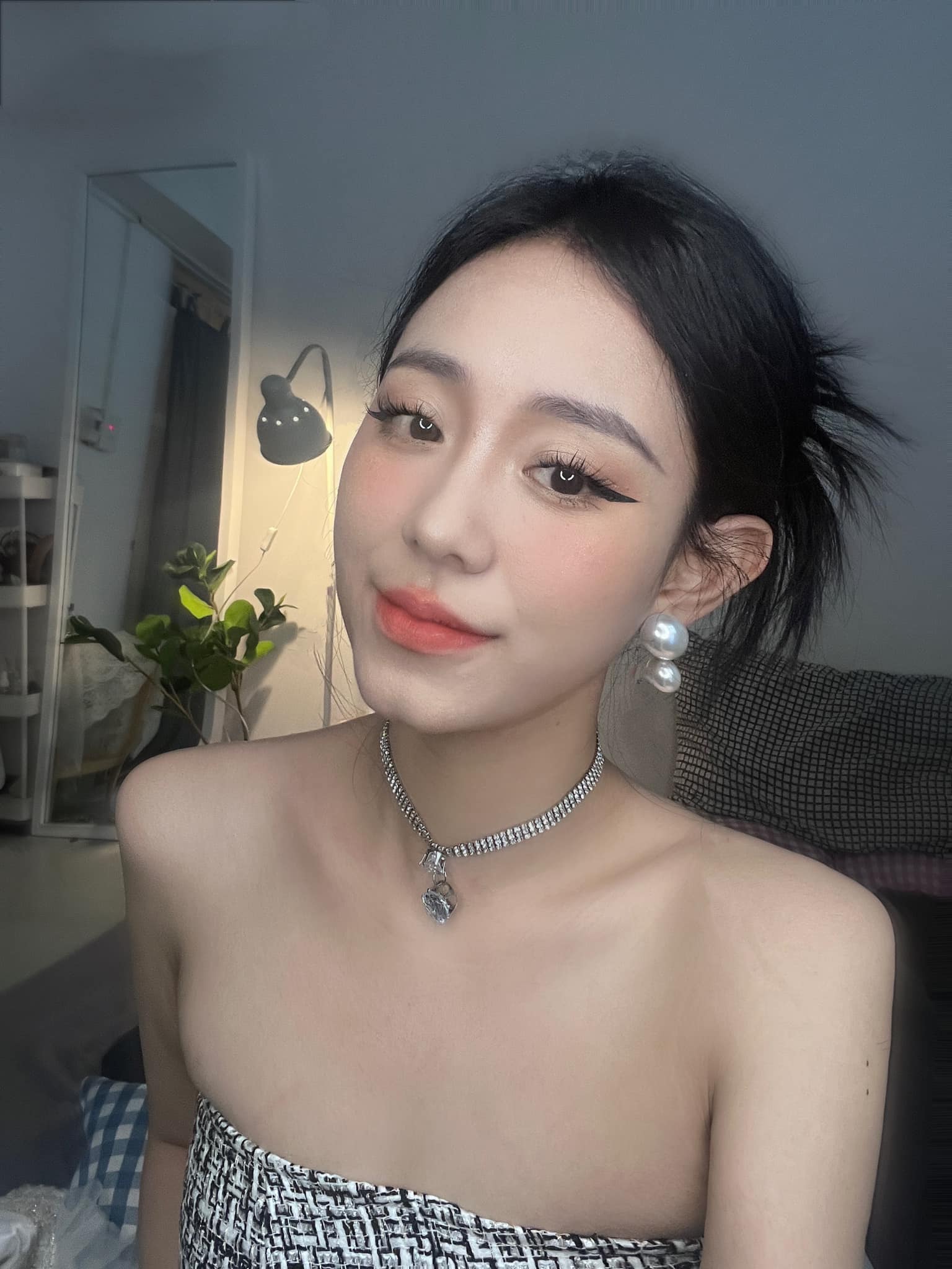 Ngoại hình mới của Minh Thu gây chú ý