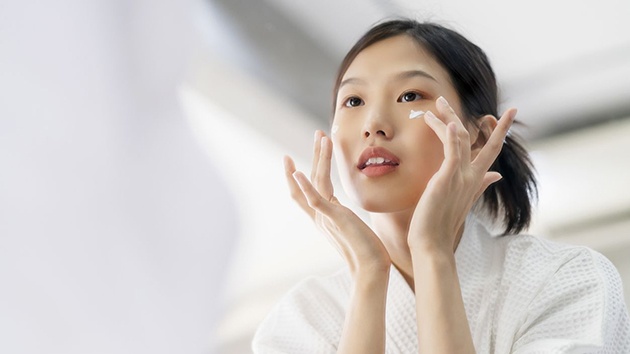 4 cách giúp bạn tránh bị bong tróc da khi dùng retinol - 1