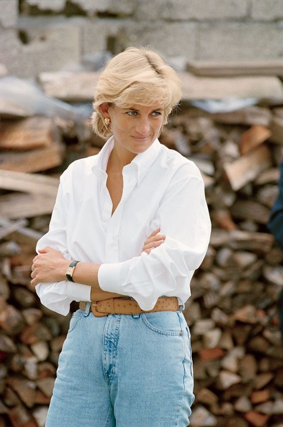 Công nương Diana dẫn đầu xu hướng "sơ mi bung cúc".