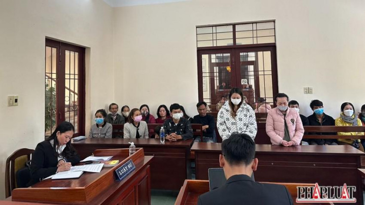 Hai bị cáo tại tòa. Ảnh: VÕ TÙNG