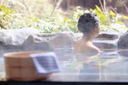 Nhật Bản: Tắm suối nước nóng lộ thiên, hơn 10.000 phụ nữ bị quay lén