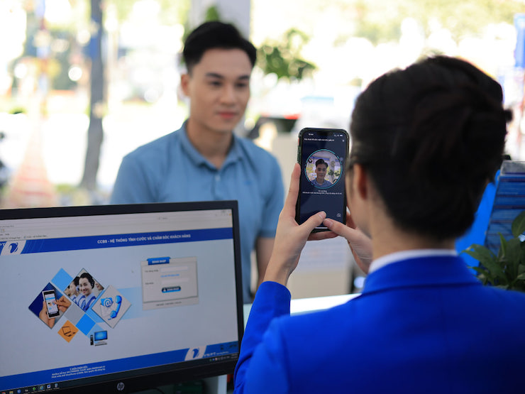 Cách kiểm tra SIM Mobi, Vina, Viettel,... có bị khóa sau ngay 31/3 hay không? - 1