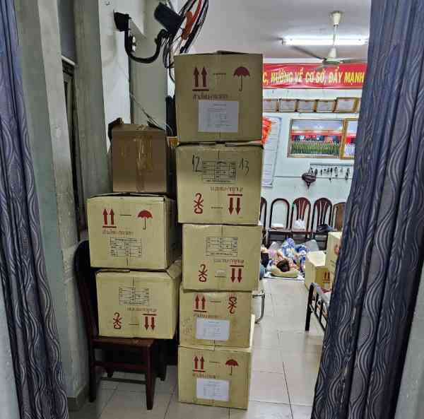 Các tang vật, chứng cứ cơ quan Công an thu thập được tại hai công ty đòi nợ thuê.