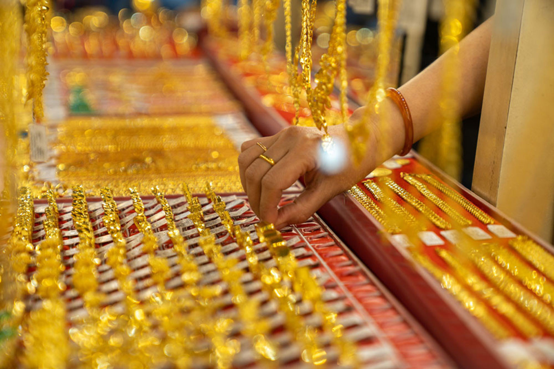 Giá vàng gần như đi ngang