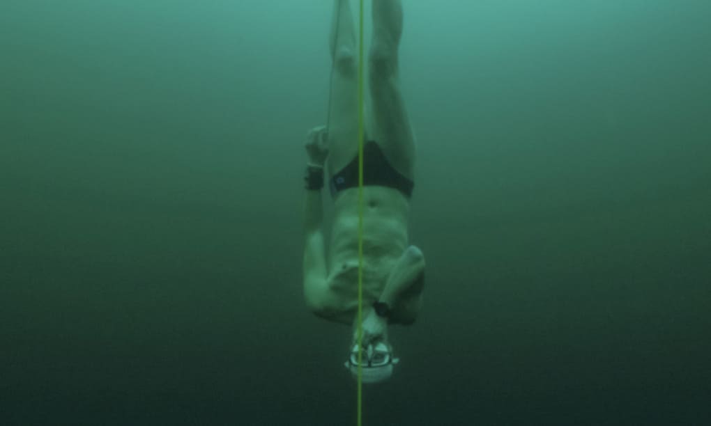 Thợ lặn&nbsp;David Vencl thực hiện kỷ lục lặn sâu hơn 50m chỉ với một lần lấy hơi và không mặc đồ lặn chuyên dụng. Ảnh: Reuters