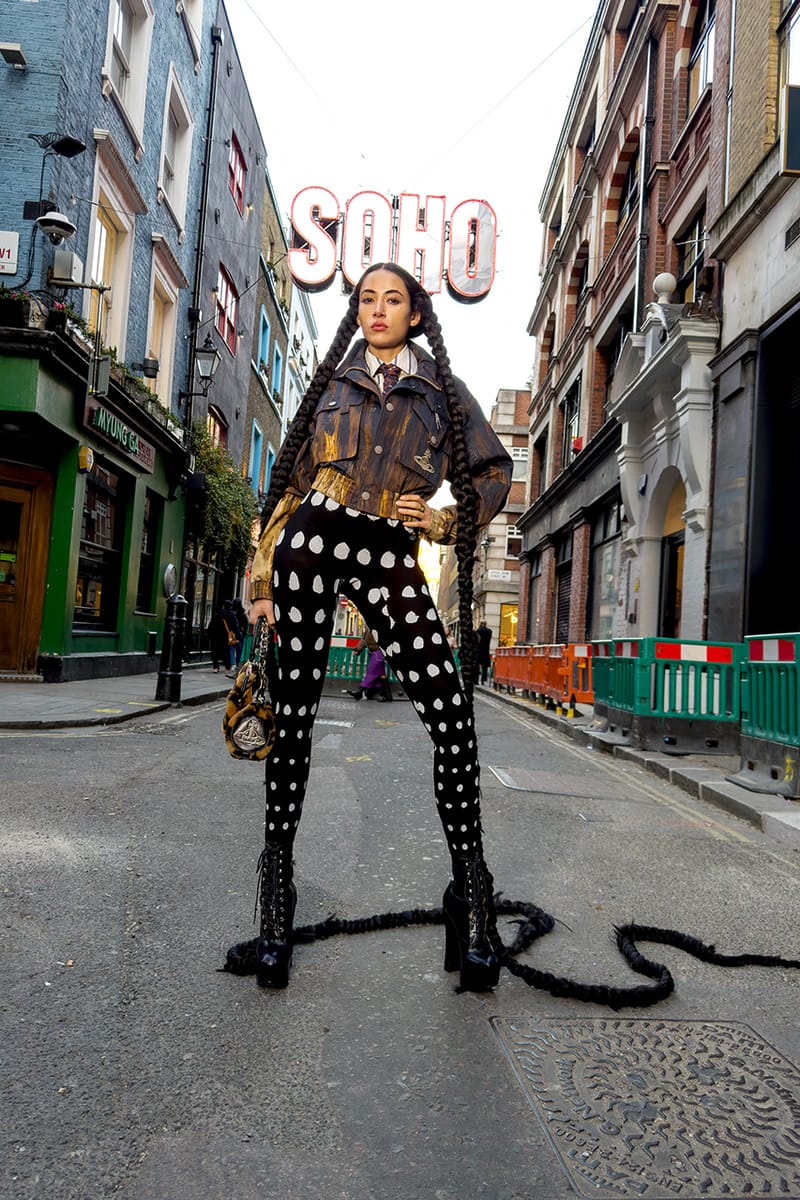 Nét đẹp cổ quái kiểu London bùng nổ trong thiết kế mới nhất của Vivienne Westwood - 17