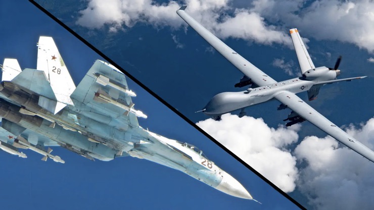 UAV MQ-9 Reaper của Mỹ (phải) rơi sau khi chạm trán với chiến đấu cơ Su-27 của Nga.