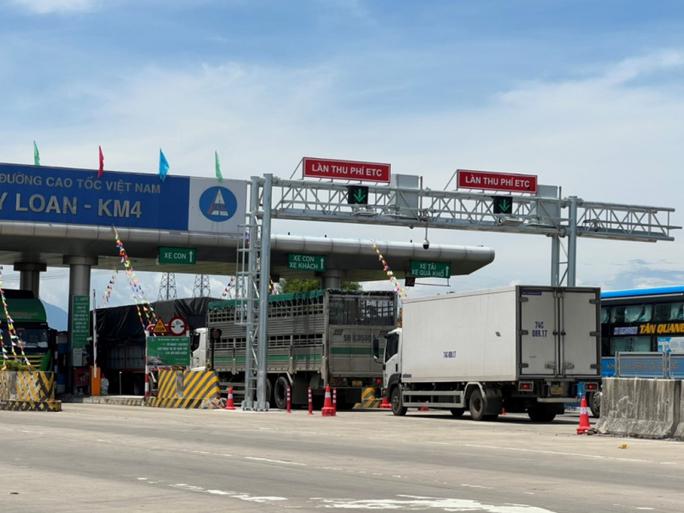 Hàng loạt tài xế container dùng bằng lái giả, định vượt cao tốc Đà Nẵng - Quảng Ngãi - 2