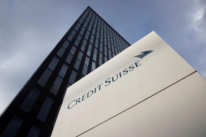 Cổ phiếu của Credit Suisse rơi xuống mức thấp chưa từng thấy vào ngày 15-3. Ảnh: Reuters