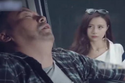 Clip hài hước - Người đàn ông bị gái xinh "báo thù" khi làm cô nàng bẽ mặt