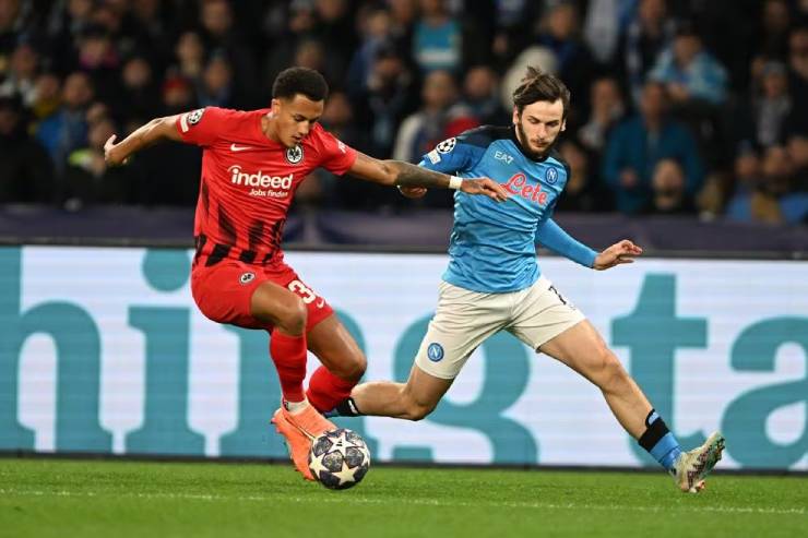 Các đội bóng Serie A (áo xanh) có một mùa giải trong mơ