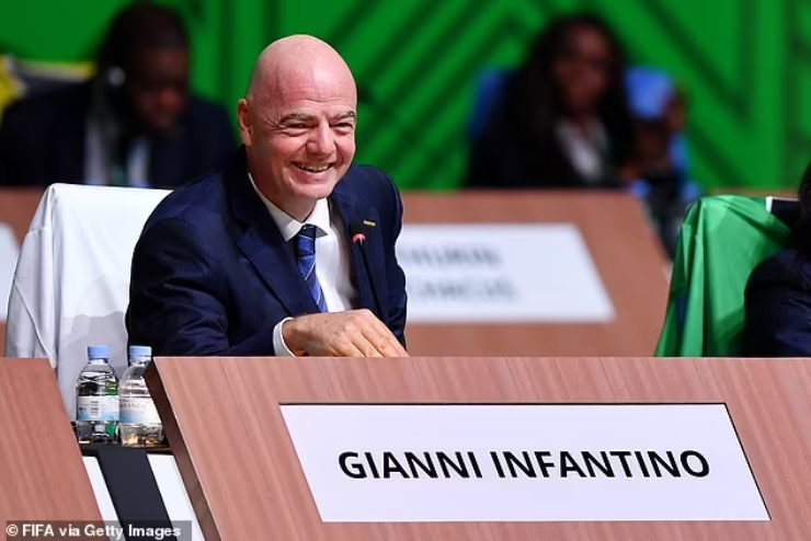 Tin mới nhất bóng đá tối 16/3: Infantino tái đắc cử Chủ tịch FIFA - 1