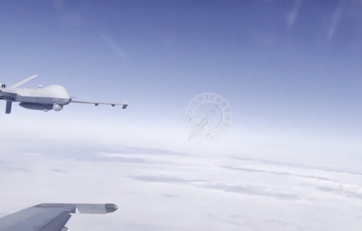 Chiếc MQ-9 Reaper theo góc nhìn từ buồng lái chiến đấu cơ Su-27.