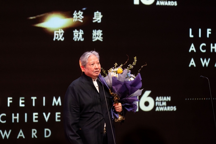 Hồng Kim Bảo đã nhận được giải Thành tựu trọn đời tại Lễ trao giải Điện ảnh châu Á lần thứ 16 năm 2023.