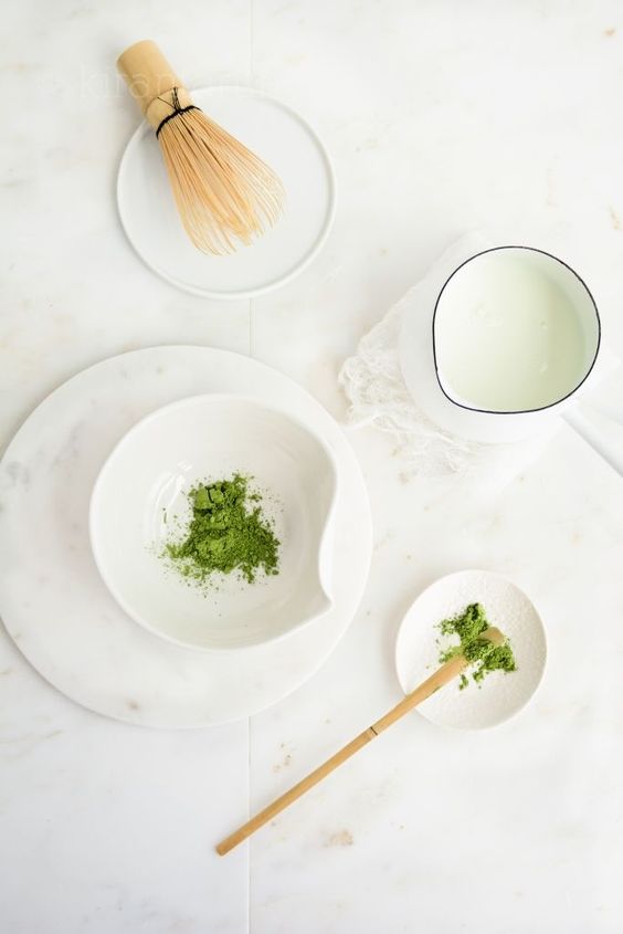 Tiến sĩ Downie cho biết những người trên 35 tuổi có thể đặc biệt hưởng lợi từ việc đưa trà xanh vào quy trình chăm sóc da của họ.