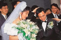 Chiêu lấy lòng bố vợ của con trai Lý Gia Thành