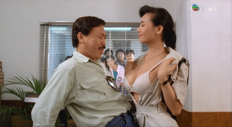 Nữ diễn viên 6X từng mua bảo hiểm cho vòng một khi đóng phim.