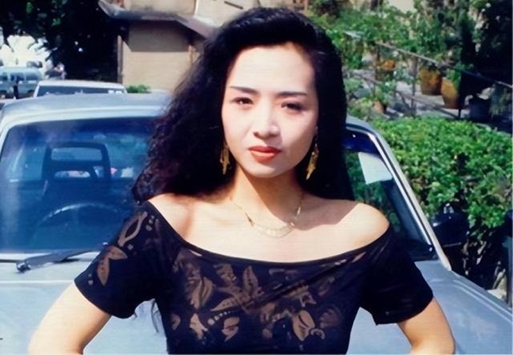 "Nữ hoàng gợi cảm" sống dư dả nhờ tài chính thoải mái.