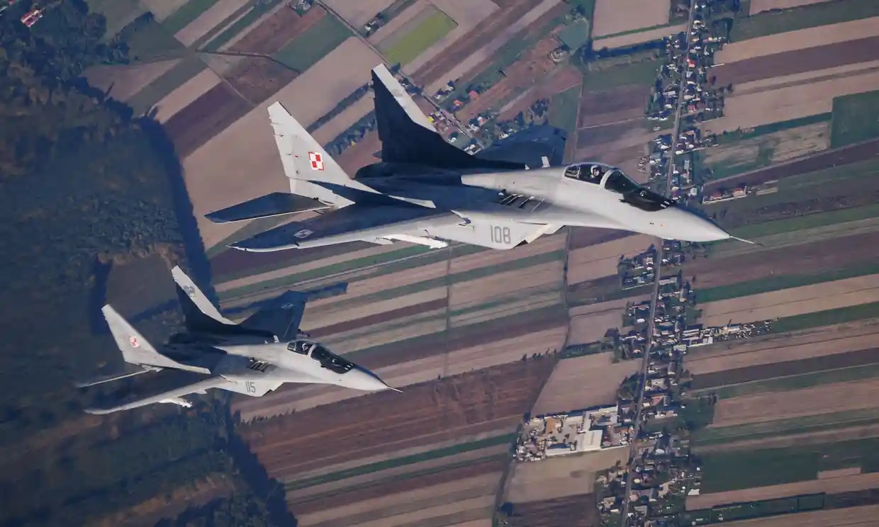 Chiến đấu cơ MiG-29 của Ba Lan tham gia tập trận (ảnh: Guardian)