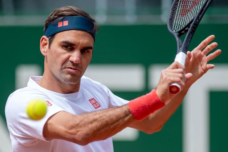 Roger Federer được tờ tennis.com đánh giá là tay vợt đánh trái một tay hay nhất làng banh nỉ thế giới trong Kỷ nguyên Mở&nbsp;