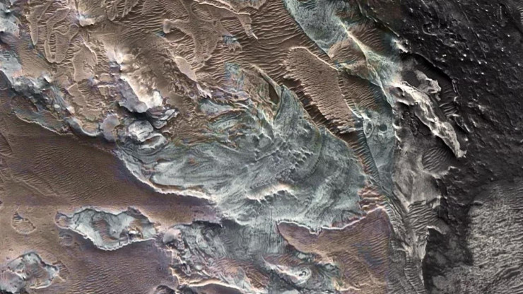 Hình ảnh khu vực rất có thể là sông băng hiện đại trên Sao Hỏa - Ảnh: MRO/NASA