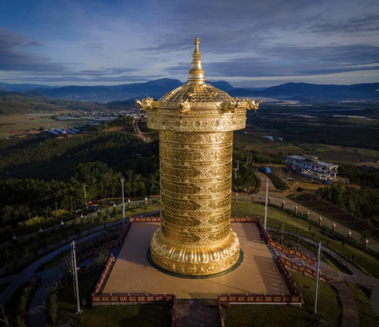 Đại bảo tháp kinh luân Drigung Kagyu Rinchen Khorchen Khorwe Go Gek được công nhận kỷ lục thế giới - Guinness World Record.