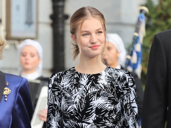 Công chúa Leonor trẻ tuổi, hiện đại, có học thức được coi là “tài sản lớn” của Hoàng gia Tây Ban Nha