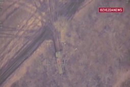 Thế giới - Video: UAV Nga bổ nhào xuống xe pháo uy lực đang ẩn nấp của Ukraine