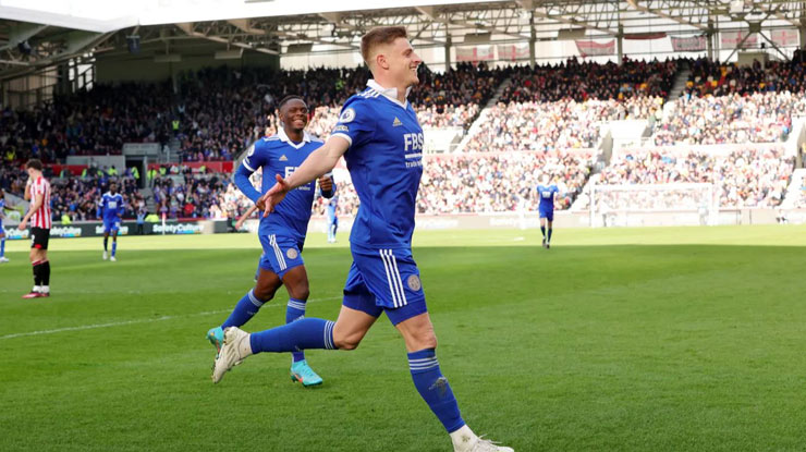 Harvey Barnes lập công để gỡ hòa 1-1 cho Leicester City
