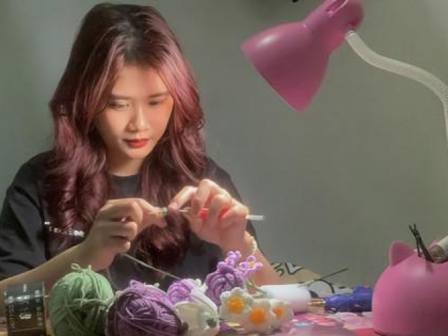 Bạn trẻ - Cuộc sống - Tuổi thanh xuân dài theo những cuộn len