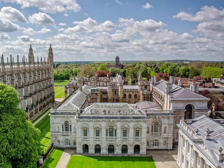 Đại học Cambridge là một trường đại học tổng hợp công lập lớn ở Vương quốc Anh, được thành lập năm 1209, tọa lạc tại Cambridge, là thành viên của “Russell Group”.
