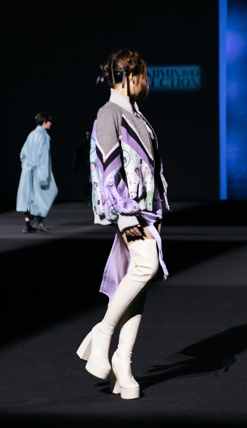 Cô bé 14 tuổi, cao 1m7 là mẫu Việt duy nhất diễn tại Seoul Fashion Week 2023 - 1