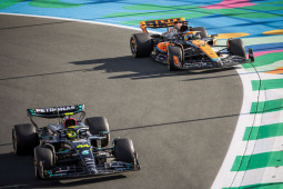 Video đua xe F1, Saudi Arabian GP: Red Bull áp đảo, Verstappen ngược dòng ngoạn mục