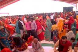 VIDEO: Hơn 1.000 cặp đôi cùng đám cưới tập thể ở Ấn Độ