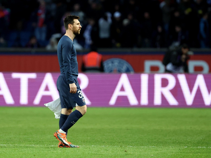 Cay đắng Messi: Bị fan PSG la ó chửi bới, mất chuỗi 35 trận bất bại - 1