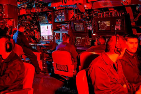 Vì sao các tàu ngầm tối tân lại dùng đèn ánh sáng đỏ?