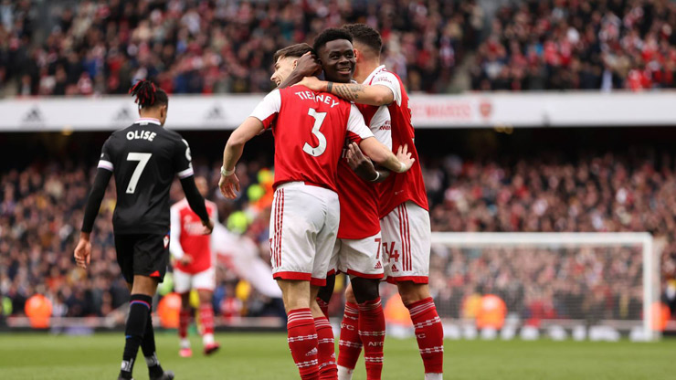 Bukayo Saka đóng góp cú đúp giúp Arsenal vùi dập Crystal Palace 4-1