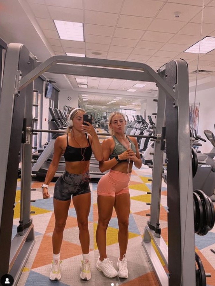 Song sinh bóng rổ đẹp như "thiên thần", đăng ảnh "nóng" kiếm triệu đô - 7