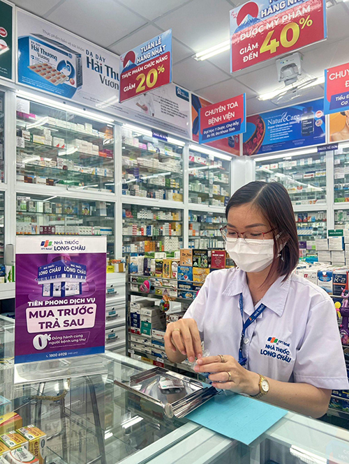 FPT Long Châu tiên phong triển khai dịch vụ trả góp hóa đơn mua thuốc ung thư.
