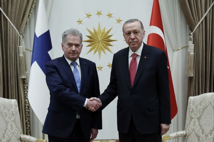 Tổng thống Phần Lan Sauli Niinisto (trái) gặp Tổng thống Thổ Nhĩ Kỳ Erdogan hôm 17/3.