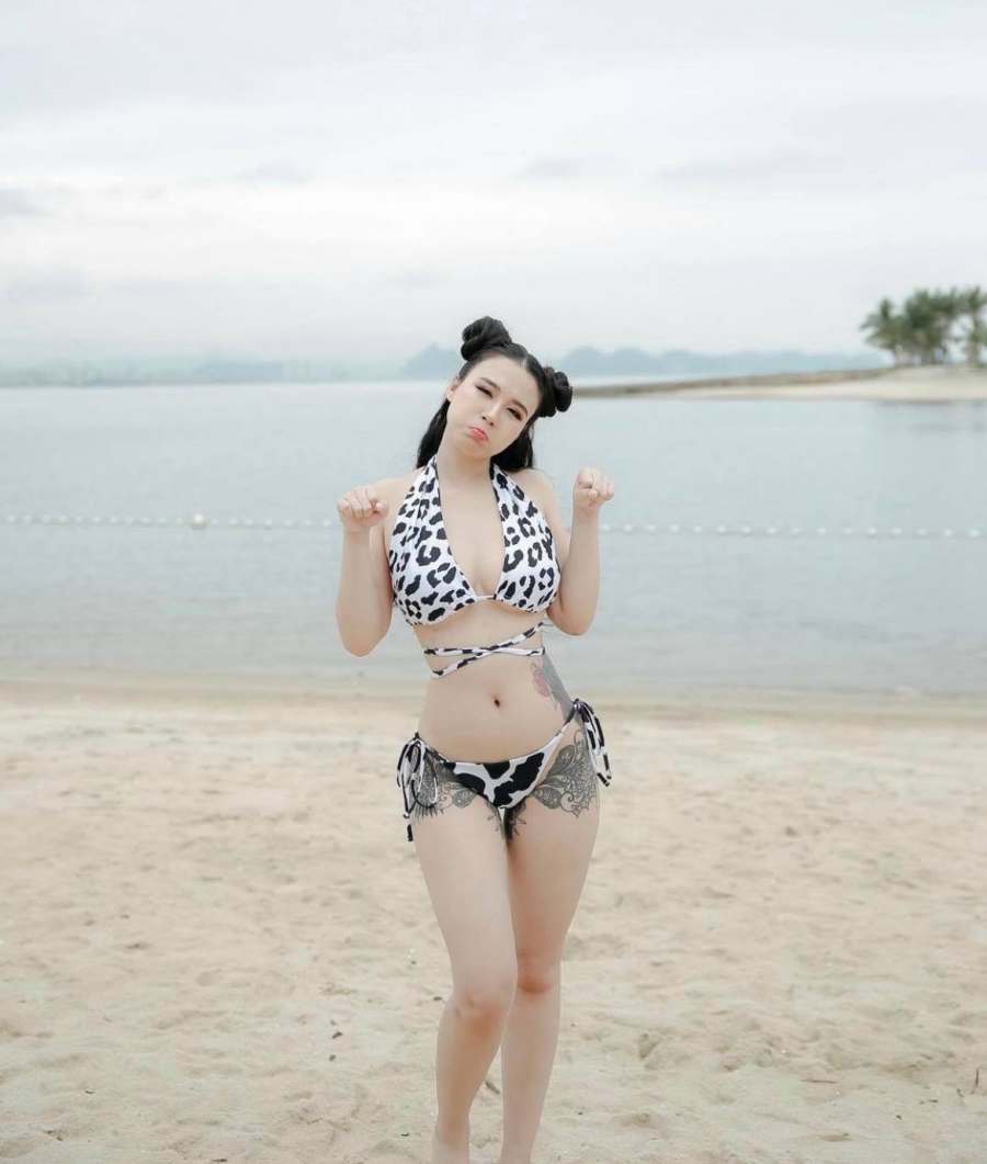 Linh Miu chuộng áo bơi bé xíu để khoe trọn hình xăm khắp cơ thể - 7