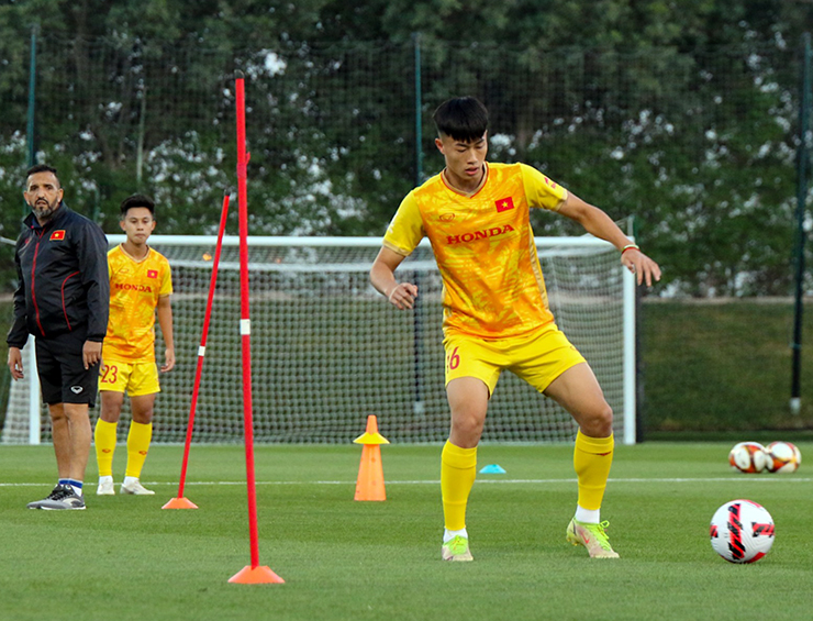 Tiền đạo U23 Việt Nam tiết lộ điều đặc biệt của HLV Philippe Troussier - 2