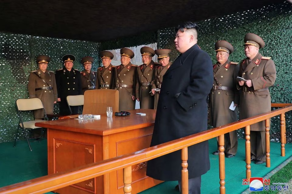 Ông Kim Jong Un thị sát quân đội Triều Tiên (ảnh: KCNA)