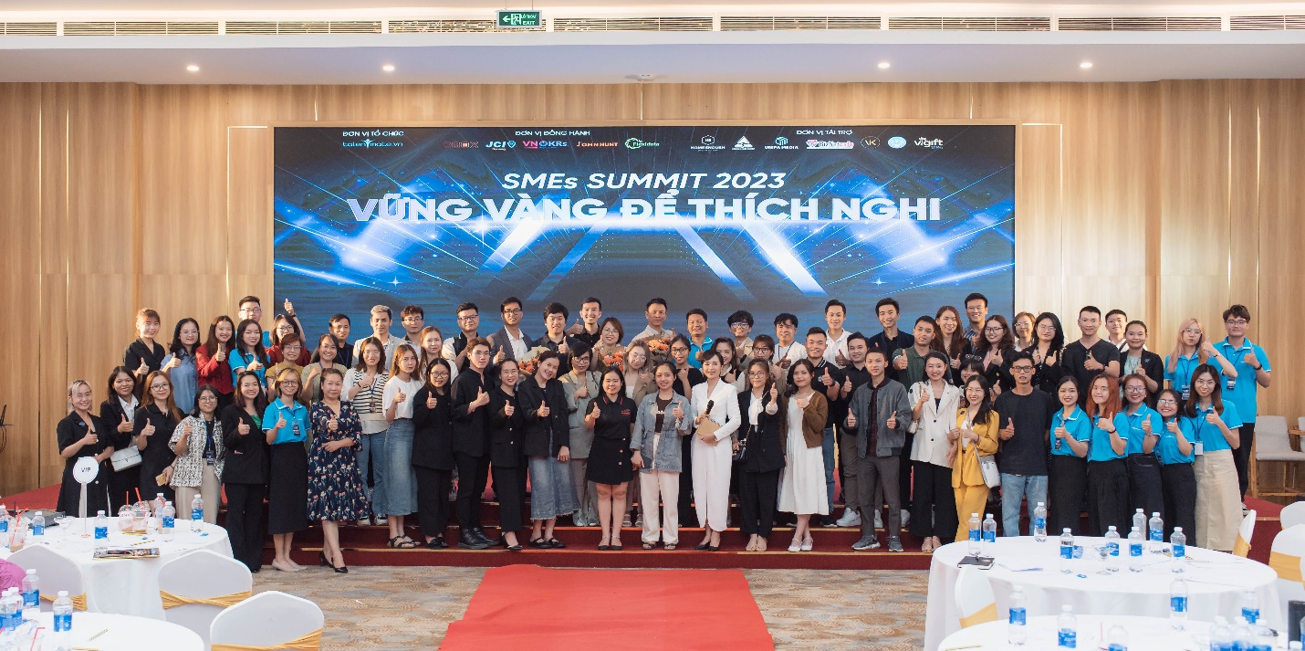 Đông đảo đại biểu, khách mời tham gia SMEs Summit 2023 số 01: Vững vàng để thích