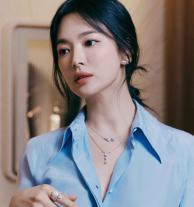 Vẻ đẹp tuổi 18 như tranh vẽ của Song Hye Kyo hiện đang “gây sốt” - 3