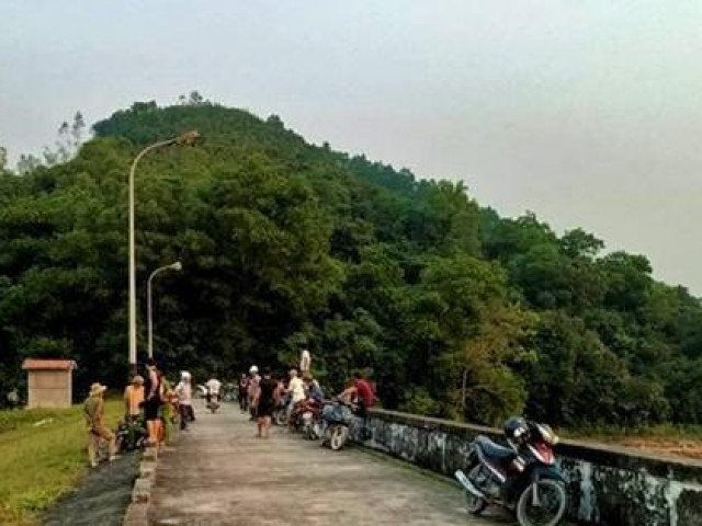 Tin tức trong ngày - Bị hút xuống cống thủy lợi, cháu bé tử vong