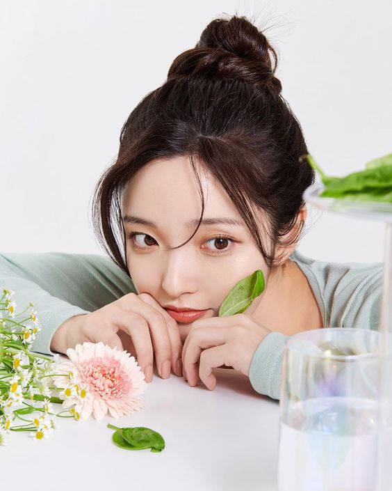 Chuyên gia da liễu khuyên bạn 6 điều để da đẹp căng mọng trong mùa hè - 1