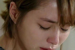 Bạn trẻ - Cuộc sống - Bố chồng đi vắng, con dâu choáng váng phát hiện ra điều bí mật trong lúc dọn phòng ngủ